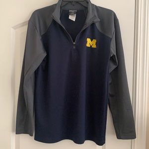 Men’s M 38-40 U of M 1/4 zip jersey.
